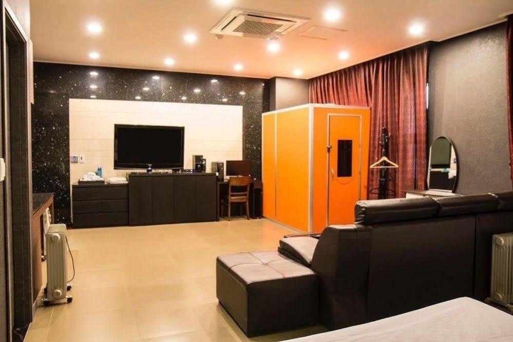 G Tourist Hotel Wolmido Incheon Exterior photo
